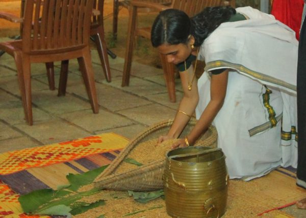 Para Nirakkal (Offering Paddy)